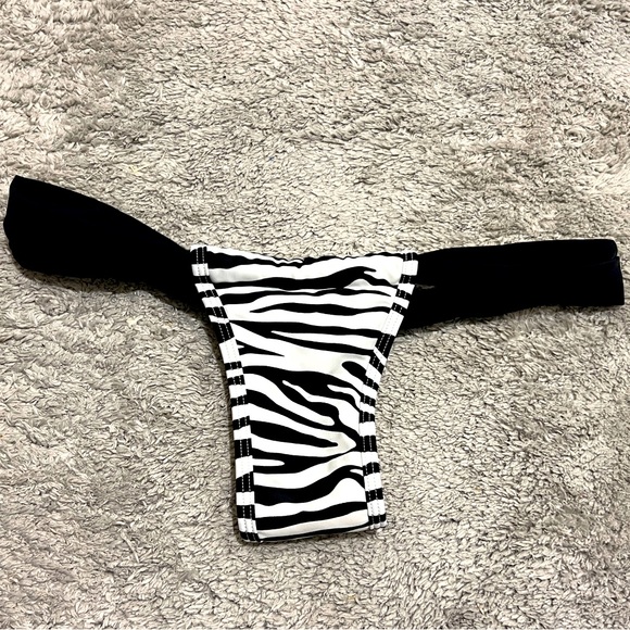 NWOT Thong Swim bottom - Picture 1 of 3